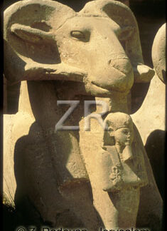 4551-4 Karnak temple