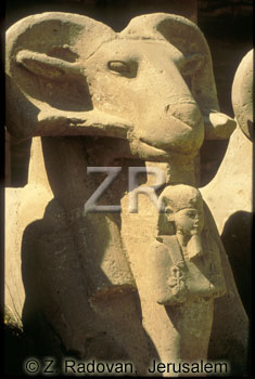 4551-4 Karnak temple