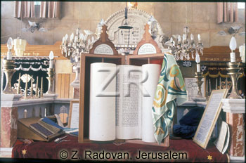 4605 Torah Scroll
