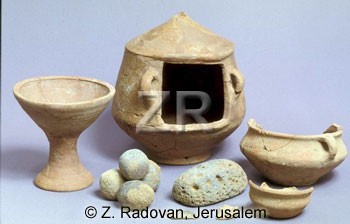 4713 Dan pottery