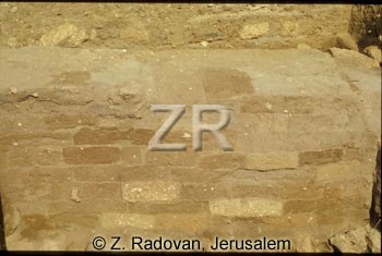 4725 Brick wall