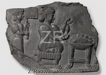 5318 Elamite woman spinning