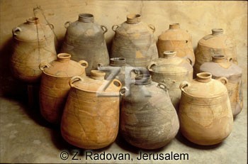 565-3 storage jars