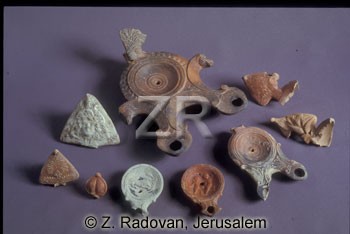 668-2 Roman oil lamps
