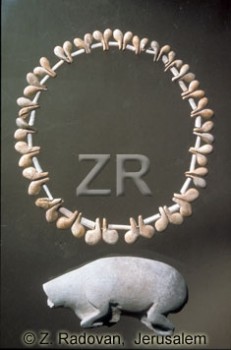 941-2 Natufian jewelery