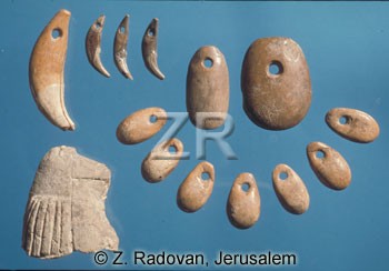 941-3 Natufian jewelery