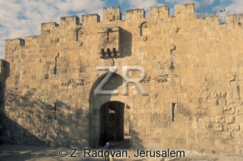957-1 The Lion's Gate