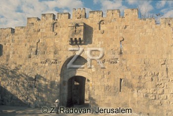 957-6 The Lion's Gate