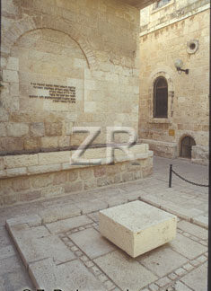 1135-2 War memorial