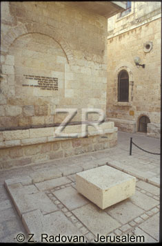 1135-2 War memorial