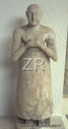 1319 Sumerian statue