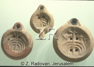 1384-1 Jewish oil lamps