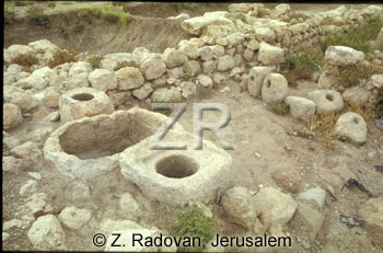 1586-2 Ekron excavations