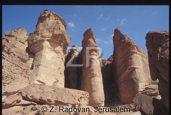 1801-1 Solomon's pillars