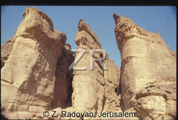1801-5 Solomon's pillars
