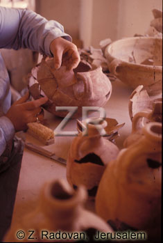 1944-3 Pottery restoration
