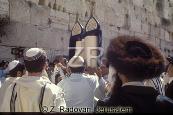 2194.-3 Lifting the Torah