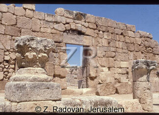 2267-9 Eshtamoa synagogue