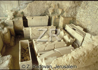 2352-6 Roman mauzoleum