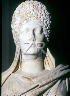 2458-4 Roman lady
