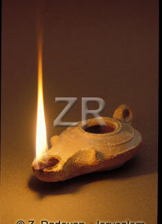 2641 Herodian oil lamp