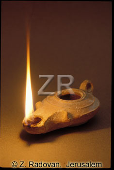 2641 Herodian oil lamp
