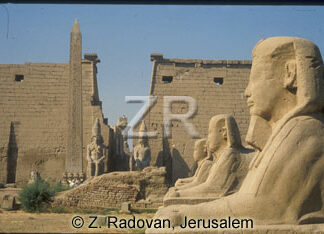 3530.-6 Luxor temple
