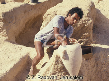 3569-1 Pottery excavation