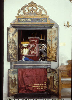 3692 Ark with Torah scrolls