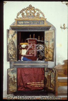3692 Ark with Torah scrolls