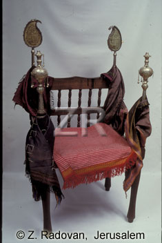 3698-1 Eliahs chair