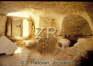 4012-1 Byzantine burial
