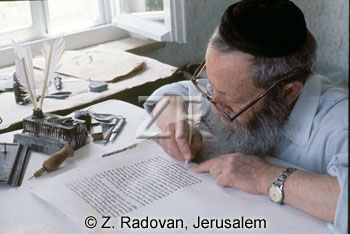 405-10 Torah scribe