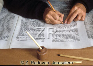 405-17 Torah Scribe