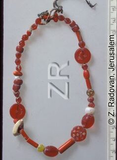 4297-3 Glass necklace
