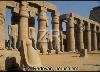 4552-3 Luxor temple