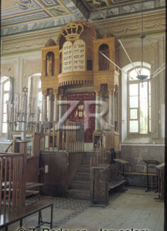 4584-2 Mea Shearim synag