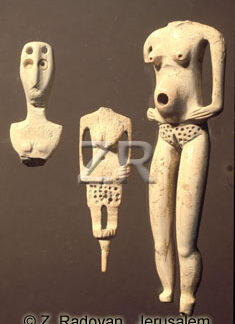 500-4 Chalcolithic figurine