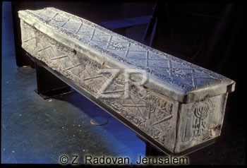 554-1 Jewish sarcophag