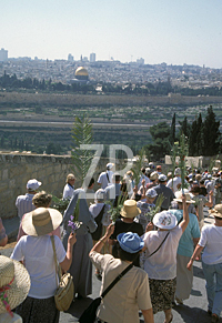 586-12 Easter procession