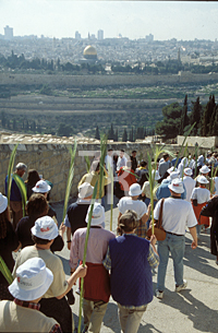 586-15 Easter procession