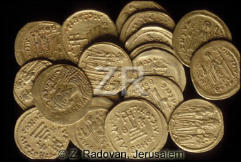614 Byzantine gold coins