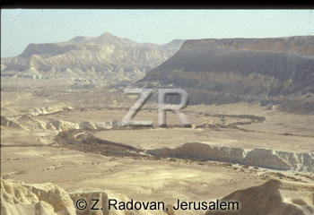 690-2 The desert of Zin